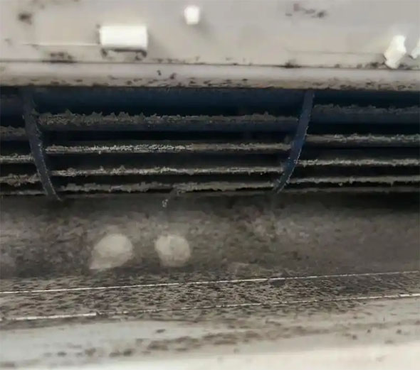 山南空调吹的风有股烧焦味是怎么回事